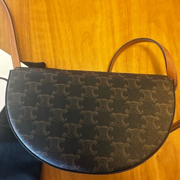 BESACE CUIR TRIOMPHE IN TRIOMPHE CANVAS AND CALFSKIN gently used no scratches - Picture 10 of 14